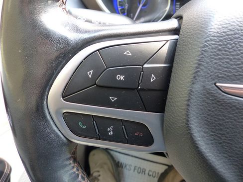 Used 2019 Chrysler Pacifica Touring-L FWD image 45