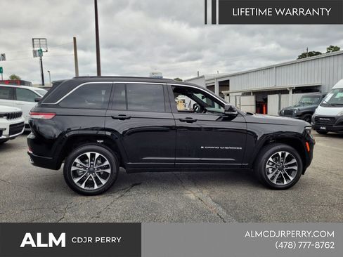 New 2025 Jeep Grand Cherokee Overland w/ Luxury Tech Group IV AWD/4WD image 14