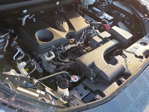 Used 2022 Toyota RAV4 XLE FWD image 18