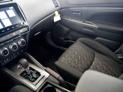 Used 2024 Mitsubishi Outlander Sport ES image 27