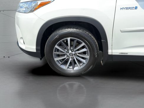Used 2019 Toyota Highlander XLE AWD/4WD image 38
