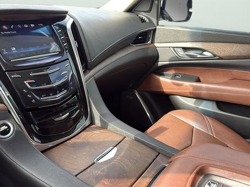 Used 2018 Cadillac Escalade Luxury image 20