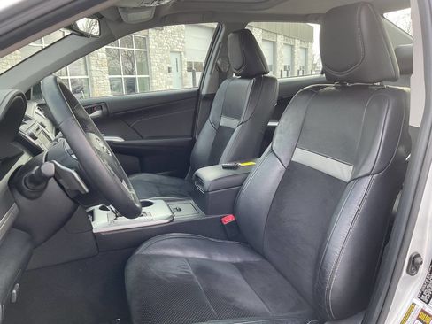 Used 2013 Toyota Camry SE w/ Leather Pkg image 15