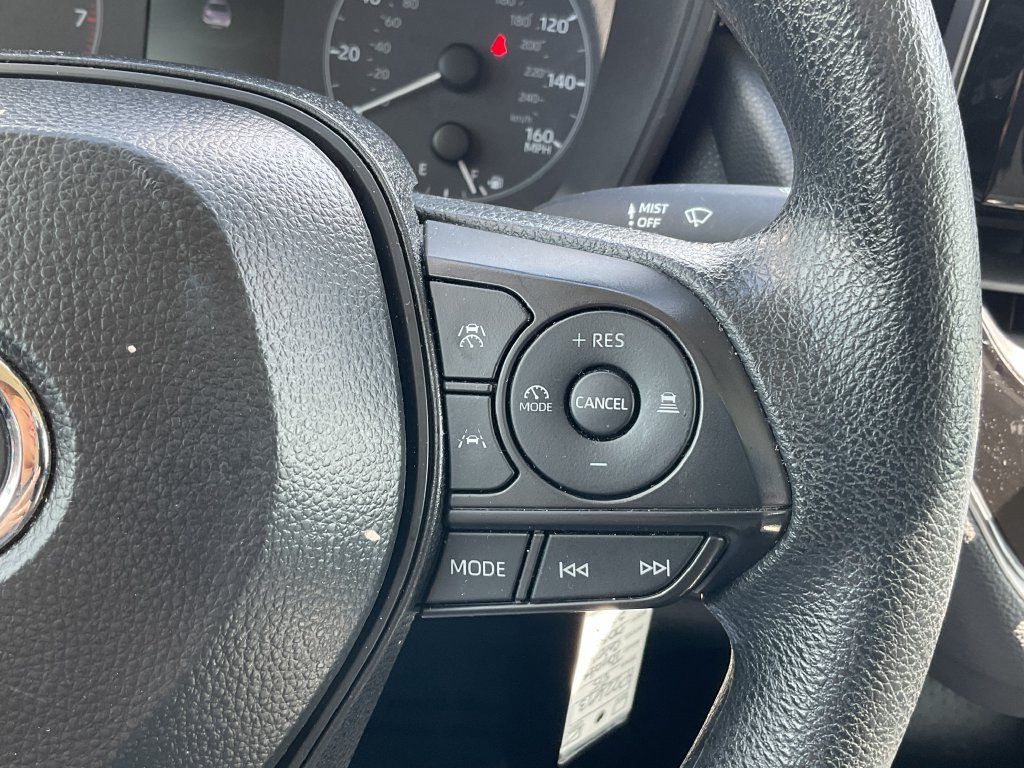 Used 2025 Toyota Corolla LE FWD image 22