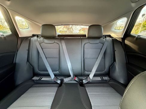 Used 2025 Chevrolet Trax LT image 36