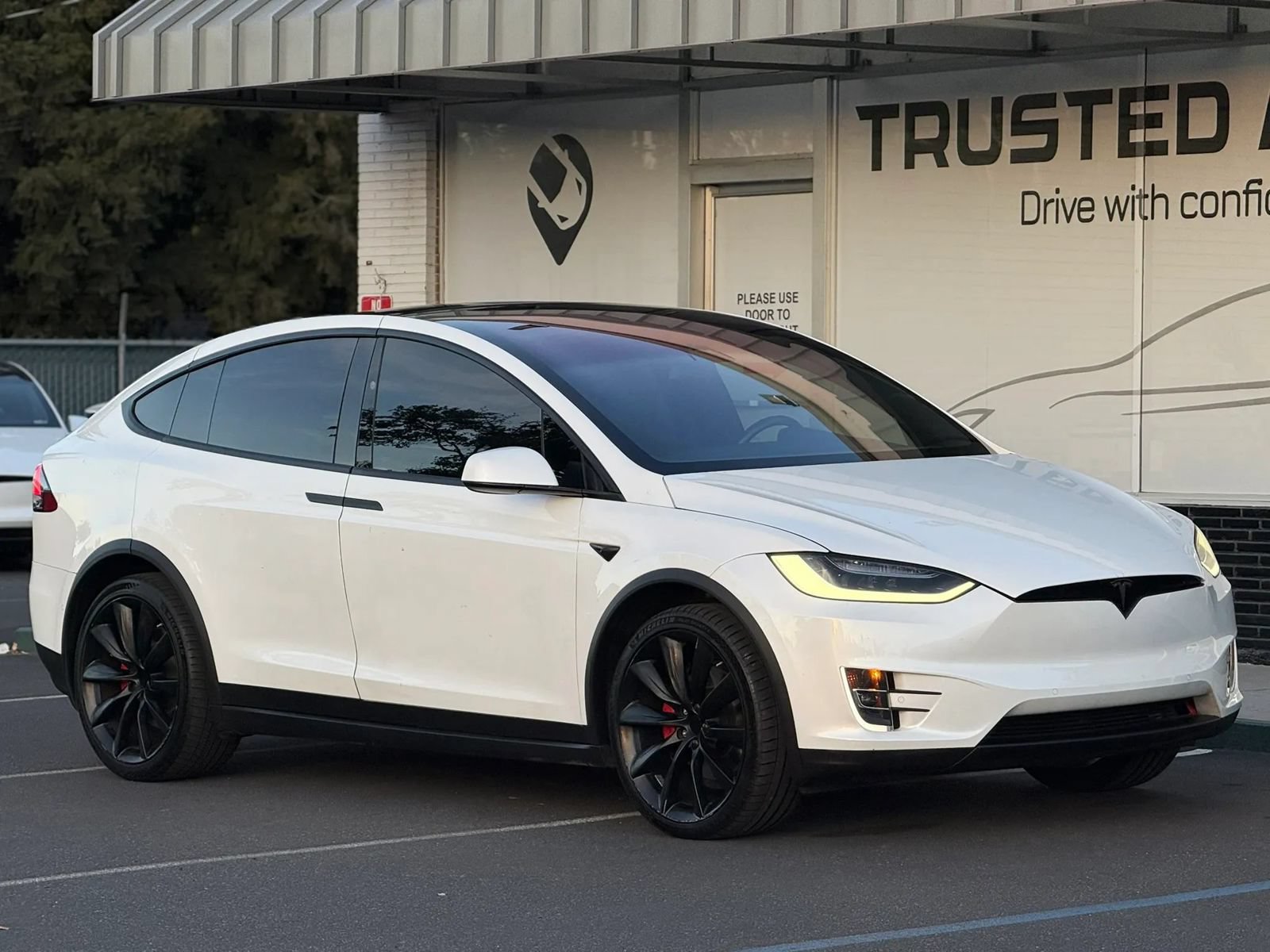 Used 2019 Tesla Model X 75D AWD/4WD image 5