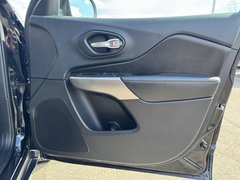Used 2019 Jeep Cherokee Limited AWD/4WD image 26