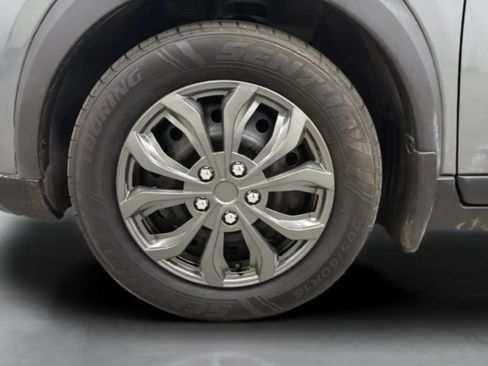 Used 2019 Nissan Kicks S FWD image 27