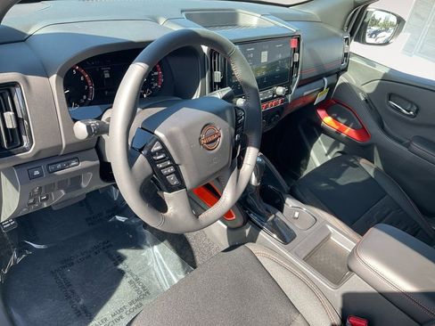 New 2025 Nissan Frontier PRO-4X w/ Black Accent Package image 17