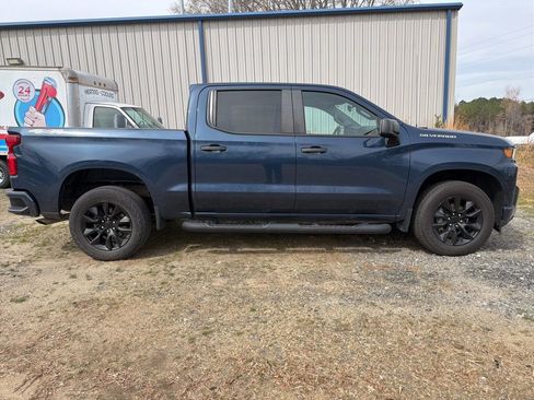 Used 2020 Chevrolet Silverado 1500 Custom w/ Custom Value Package image 5