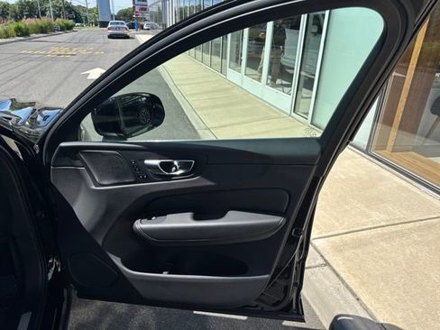 Used 2022 Volvo XC60 B6 Inscription w/ Climate Package AWD/4WD image 14