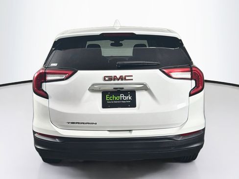 Used 2024 GMC Terrain SLE FWD image 7
