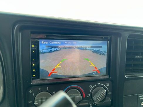 Used 2001 Chevrolet Silverado 1500 LS w/ Firm Ride Suspension Pkg RWD image 13