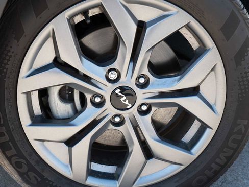 Certified 2024 Kia Seltos S image 2