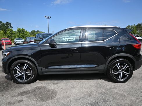 Used 2025 Volvo XC40 B5 Core image 6
