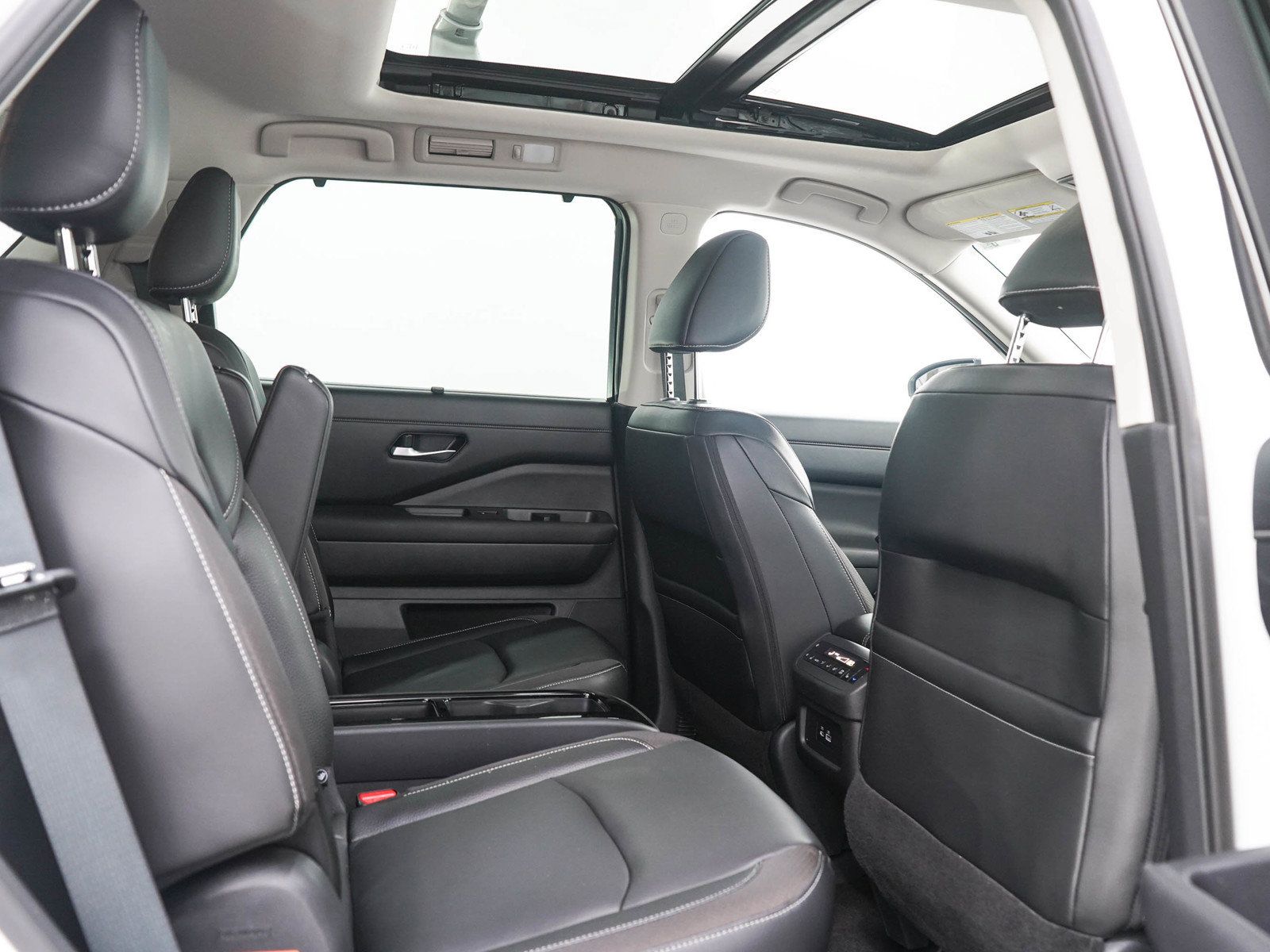 Used 2024 Nissan Pathfinder SL w/ SL Premium Package AWD/4WD image 14