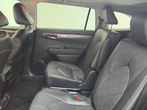 Used 2025 Toyota Highlander Platinum AWD/4WD image 21