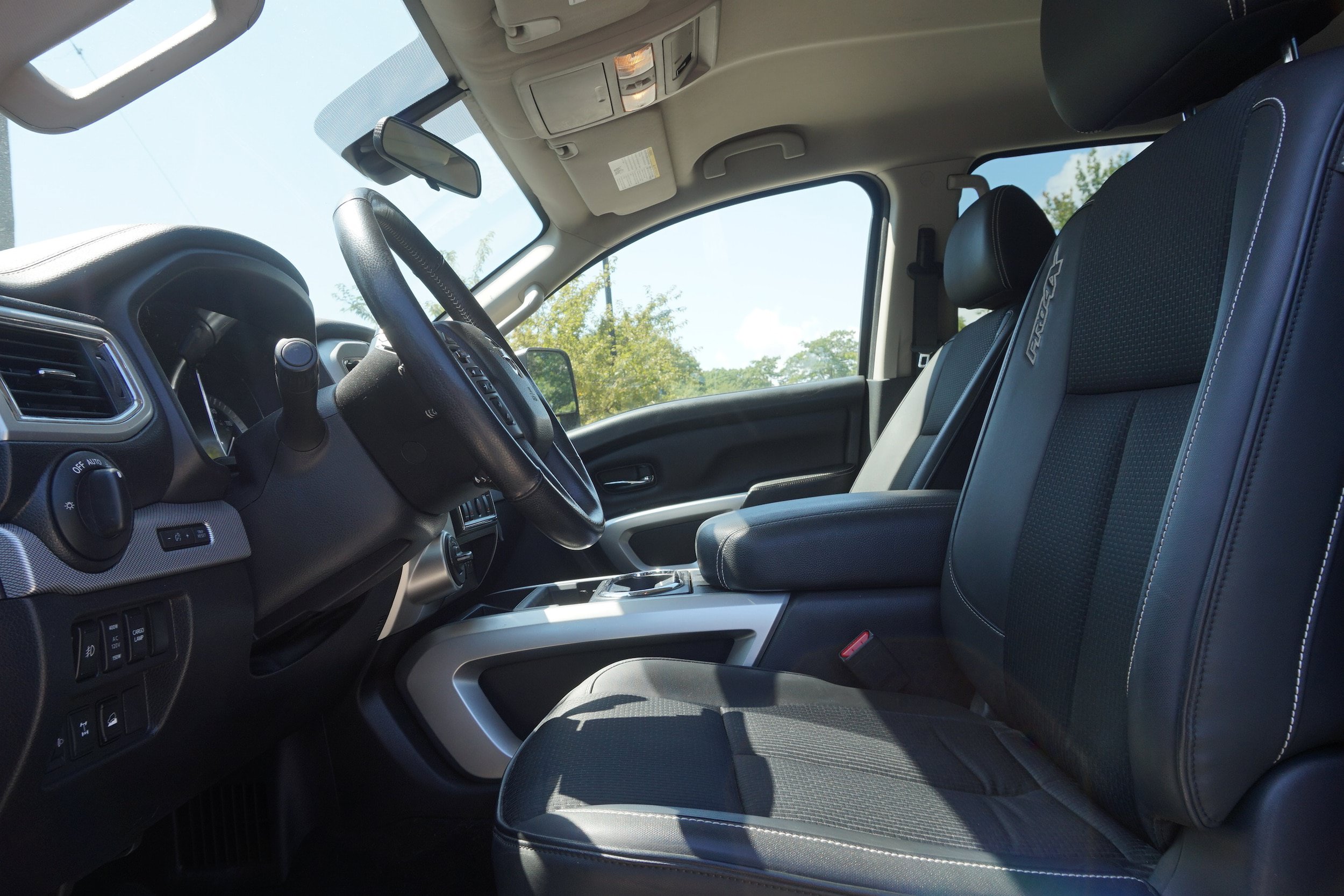 Used 2019 Nissan Titan PRO-4X w/ Pro-4x Utility Package AWD/4WD image 13