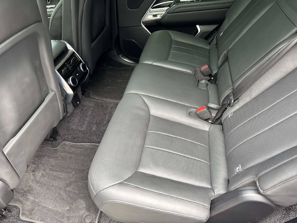 Used 2025 Land Rover Range Rover Long Wheelbase SE AWD/4WD image 17