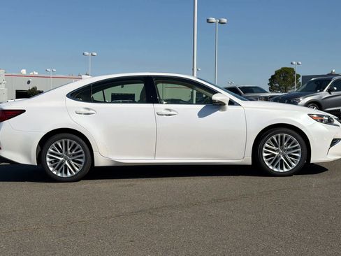 Used 2016 Lexus ES 350 w/ Luxury Package w/Wood Trim FWD image 6