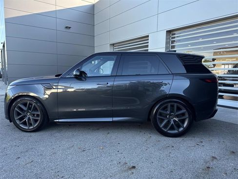 Used 2023 Land Rover Range Rover Sport SE Dynamic image 3