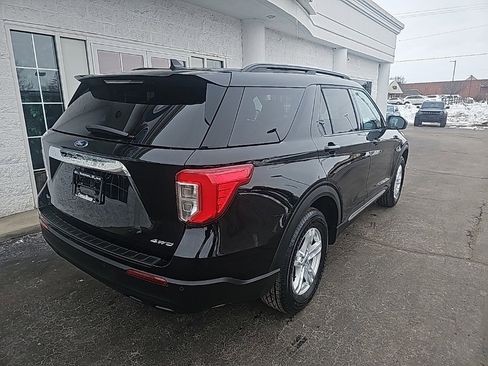 Used 2024 Ford Explorer XLT image 4