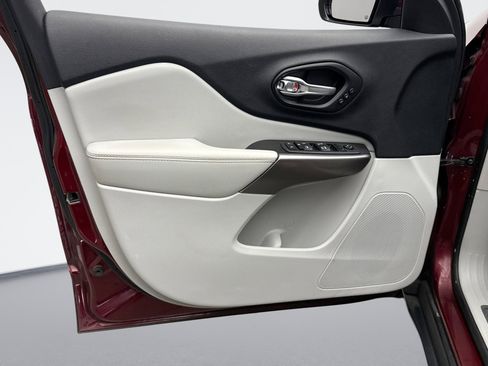 Used 2021 Jeep Cherokee Limited image 9