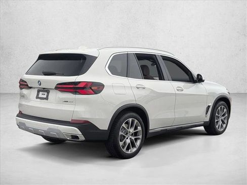 Used 2026 BMW X5 xDrive40i w/ Premium Package AWD/4WD image 2
