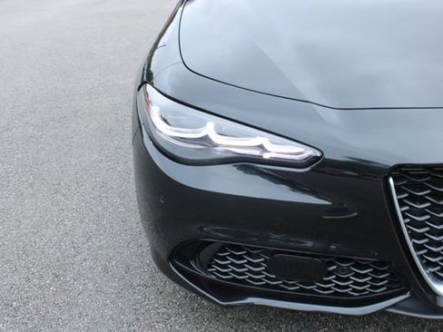 Used 2024 Alfa Romeo Giulia Ti AWD/4WD image 39