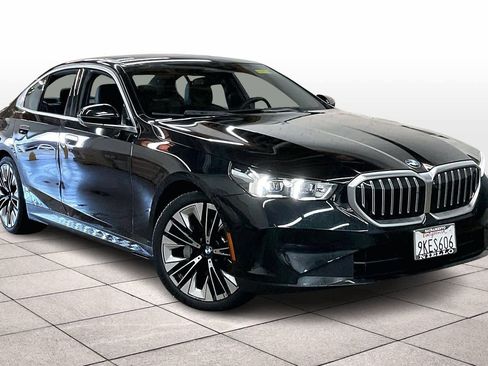 Used 2024 BMW 530i w/ Premium Package image 2