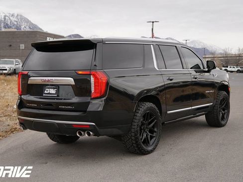 Used 2023 GMC Yukon XL Denali image 11
