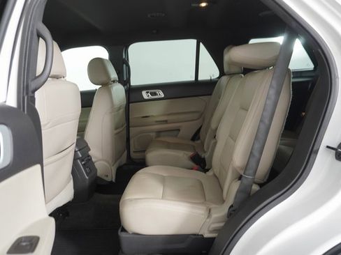Used 2015 Ford Explorer XLT w/ Equipment Group 202A image 33