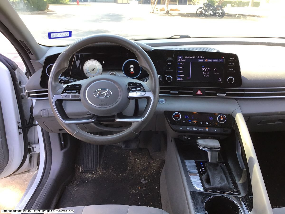 Used 2022 Hyundai Elantra SEL w/ Convenience Package FWD image 12