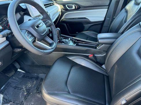 Used 2025 Jeep Compass Limited image 18