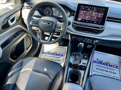 Used 2024 Jeep Compass Limited image 17