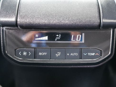 Used 2023 Toyota Highlander XSE FWD image 6