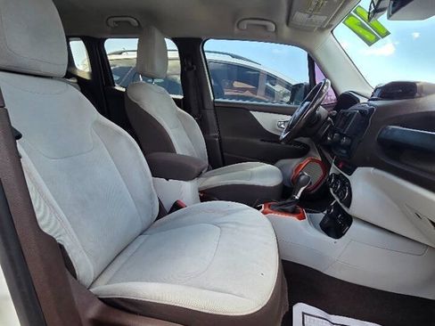 Used 2017 Jeep Renegade Latitude w/ Popular Equipment Group AWD/4WD image 32