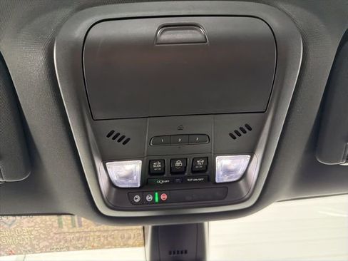 Used 2024 Buick Enclave Avenir w/ Avenir Technology Package image 21