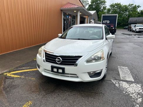 Used 2014 Nissan Altima 2.5 S w/ Display Audio Package FWD image 2
