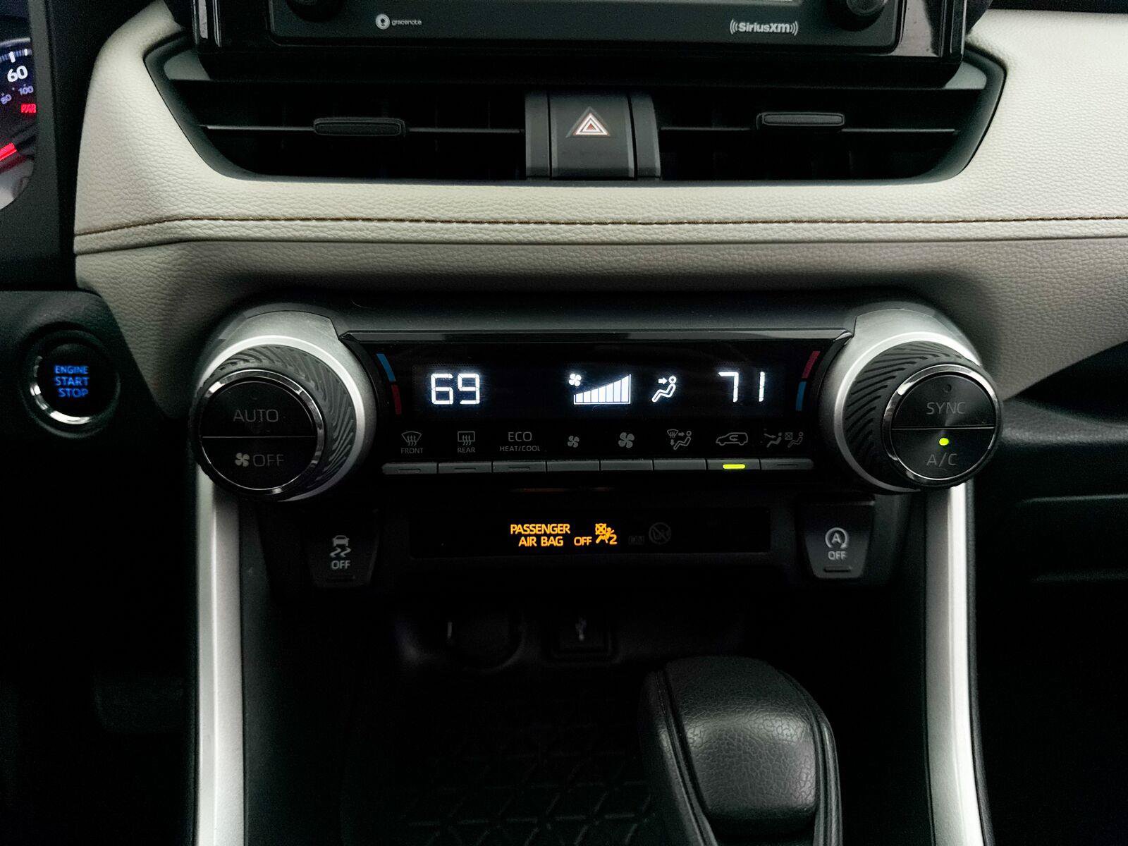 Used 2020 Toyota RAV4 XLE w/ Convenience Package FWD image 27