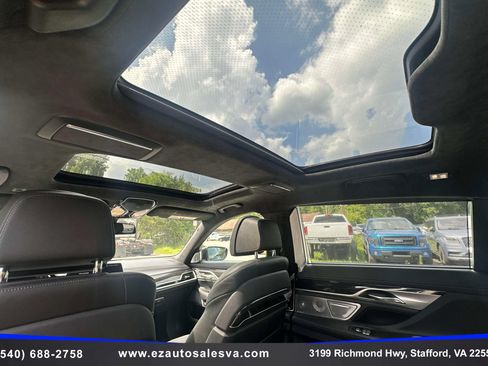 Used 2018 BMW 750i xDrive AWD/4WD image 25