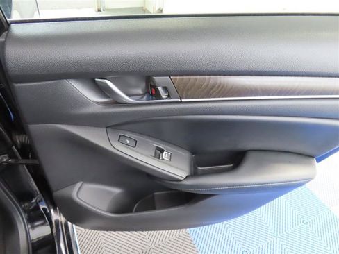 Used 2018 Honda Accord Touring image 33