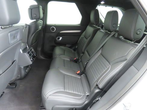 Used 2024 Land Rover Discovery Dynamic SE image 21