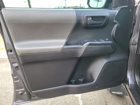 Used 2022 Toyota Tacoma SR image 17