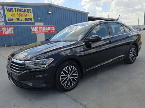 Used 2020 Volkswagen Jetta SE image 2