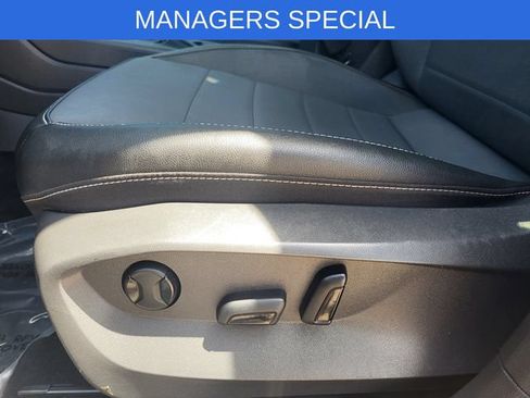 Used 2023 Volkswagen Taos SE w/ Panoramic Sunroof Package FWD image 16