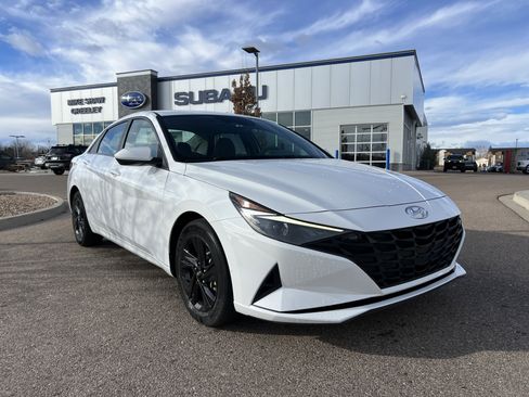 Used 2023 Hyundai Elantra SEL image 9