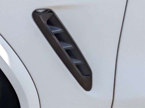 Used 2024 BMW X4 M40i w/ Premium Package image 31