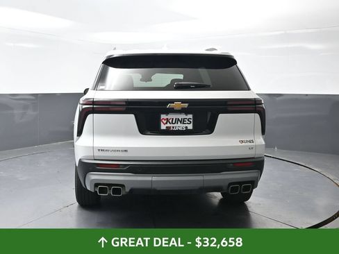 Used 2024 Chevrolet Traverse LT FWD image 13