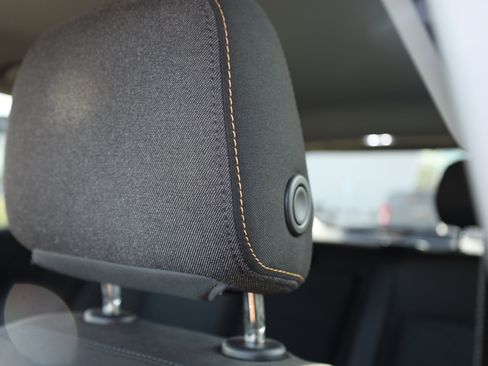 Used 2021 Chevrolet Equinox LT image 23